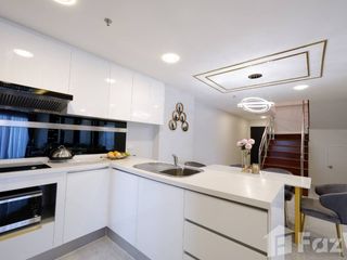 Продажа 4 спальни кондо в Хуаи Кхщанг, Бангкок