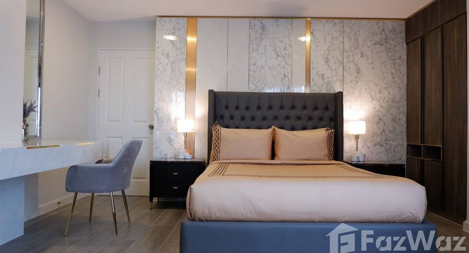 For sale 4 ベッドルーム condo in Huai Khwang, Bangkok