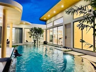 For rent 4 bedrooms villa in Mueang Phuket, Phuket