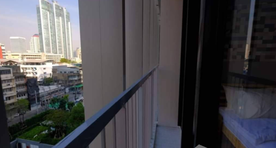 For sale studio condo in Khlong Toei, Bangkok