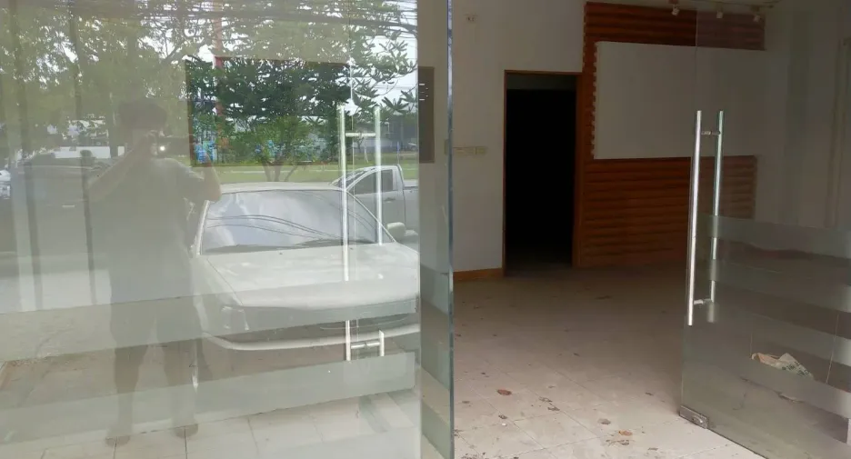 For sale 4 bedrooms retail Space in Mueang Chumphon, Chumphon