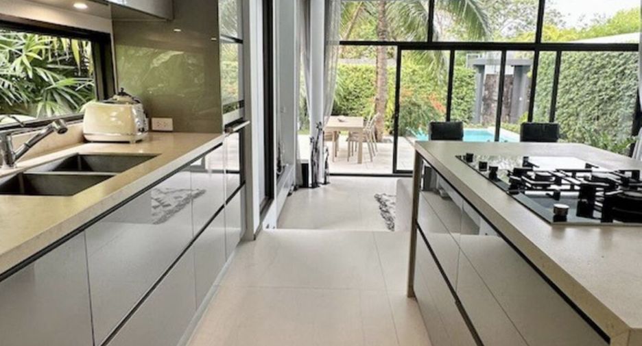 For rent 3 bedrooms villa in Mueang Phuket, Phuket