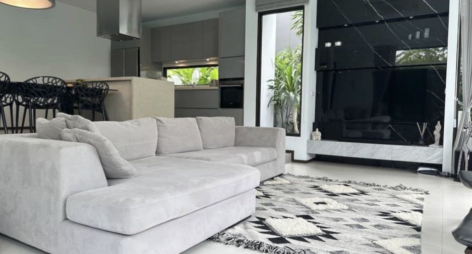 For rent 3 bedrooms villa in Mueang Phuket, Phuket