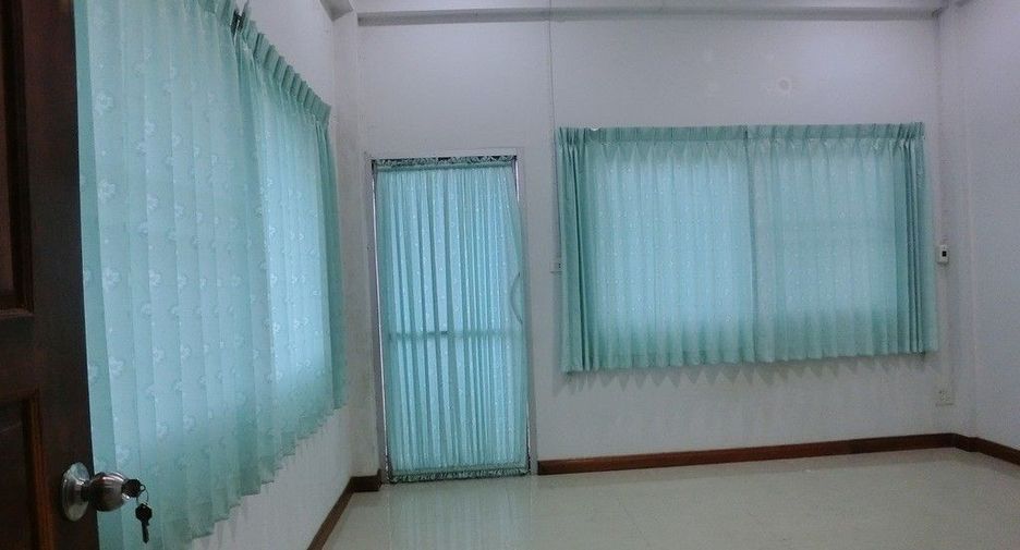For sale 3 bedrooms townhouse in Mueang Sakon Nakhon, Sakon Nakhon