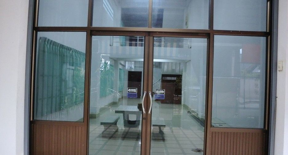 For sale 3 bedrooms townhouse in Mueang Sakon Nakhon, Sakon Nakhon
