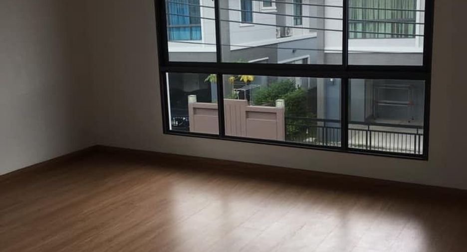 For sale 3 bedrooms house in Suan Luang, Bangkok