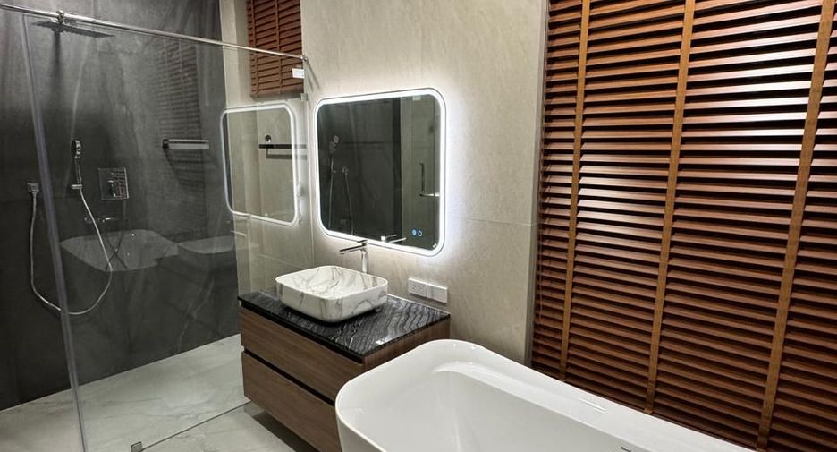 For rent 3 bedrooms villa in Mueang Phuket, Phuket