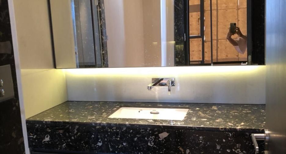 For sale 1 bed condo in Khlong Toei, Bangkok