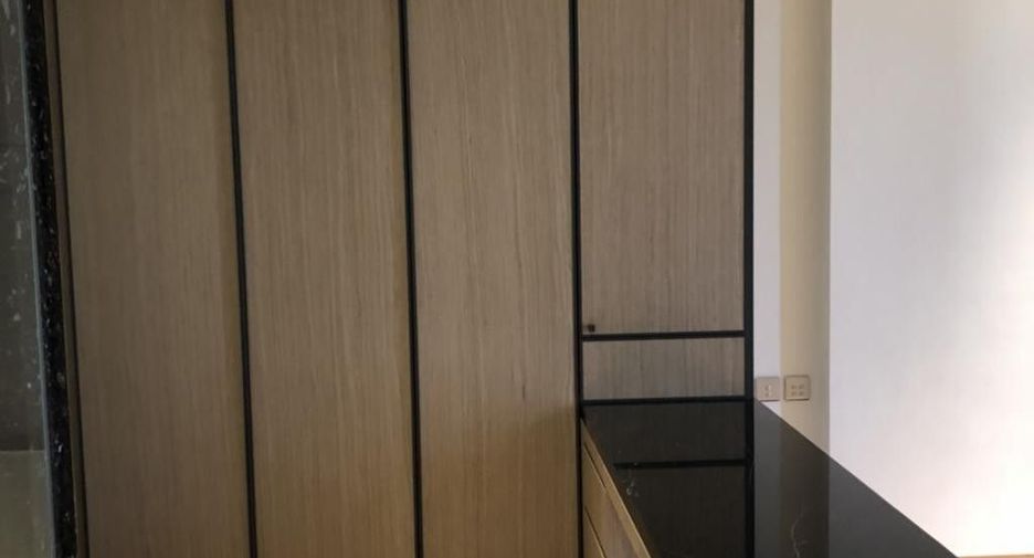 For sale 1 bed condo in Khlong Toei, Bangkok