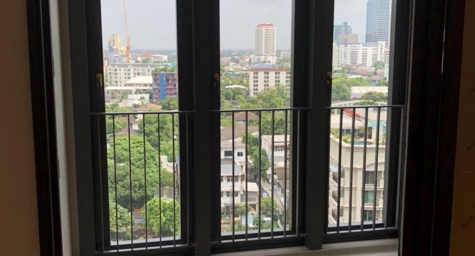 For sale 1 bed condo in Khlong Toei, Bangkok