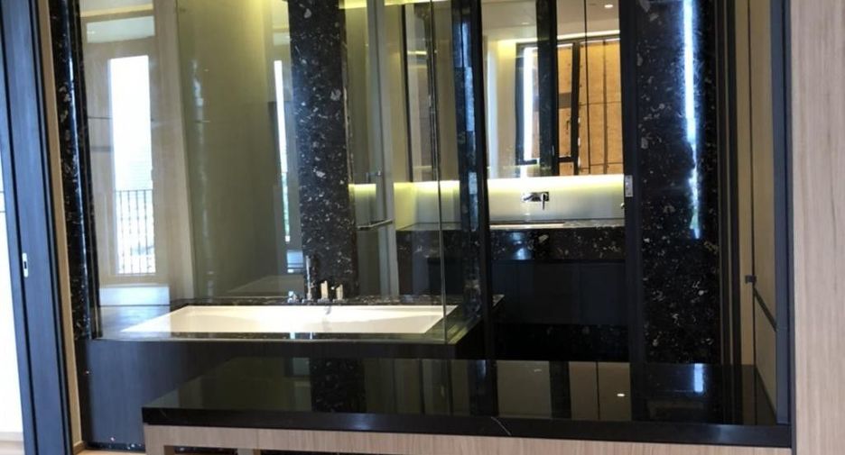 For sale 1 bed condo in Khlong Toei, Bangkok