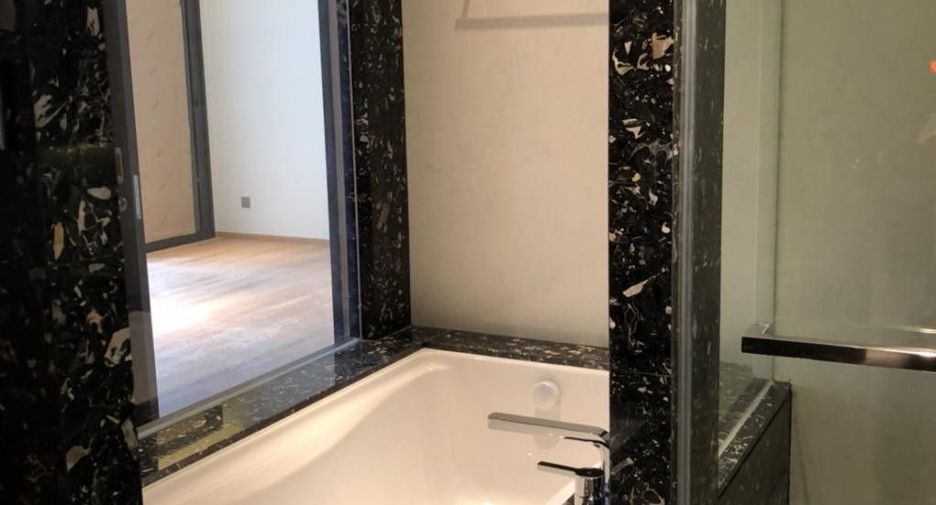 For sale 1 bed condo in Khlong Toei, Bangkok