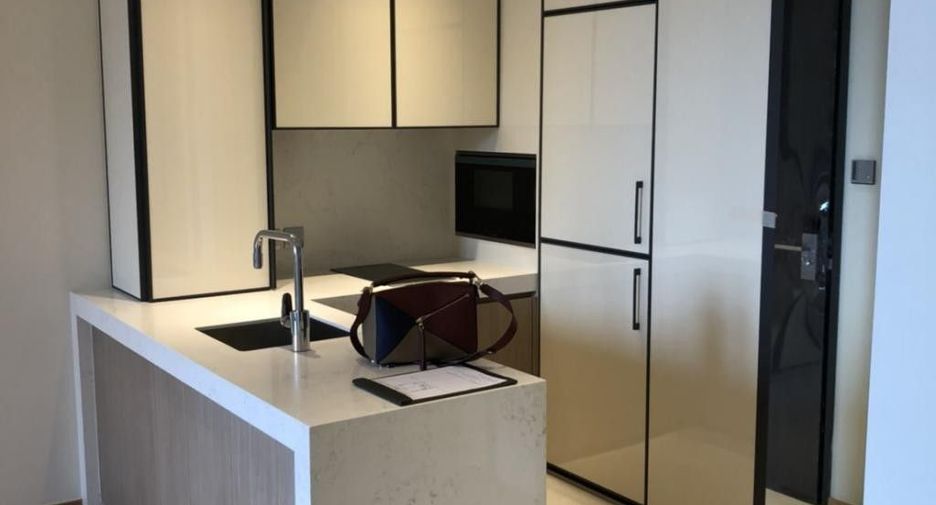 For sale 1 bed condo in Khlong Toei, Bangkok