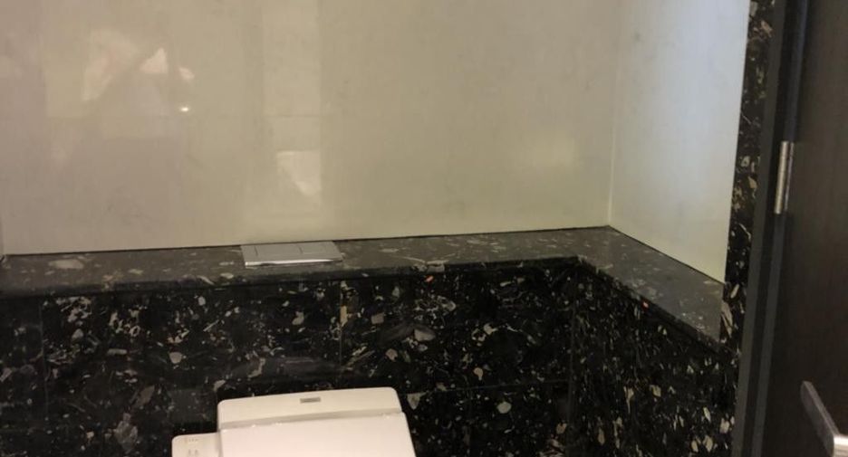 For sale 1 bed condo in Khlong Toei, Bangkok