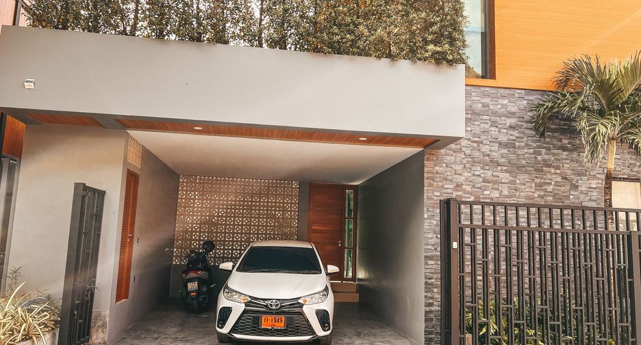 For rent 3 bedrooms villa in Mueang Phuket, Phuket