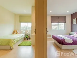 Casa adosada en venta de 3 habitaciones en Pluak Daeng, Rayong