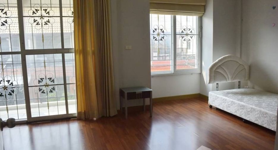 For sale 3 ベッドルーム townhouse in Bang Kruai, Nonthaburi