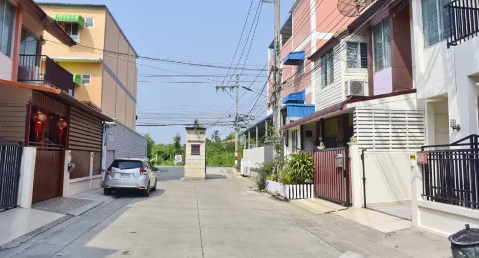 For sale 3 ベッドルーム townhouse in Bang Kruai, Nonthaburi