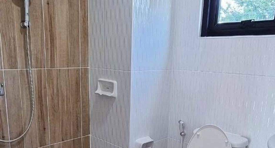 À vendre 2 chambres maison de ville à Bang Sao Thong, Samut Prakan