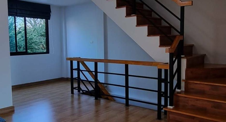À vendre 2 chambres maison de ville à Bang Sao Thong, Samut Prakan