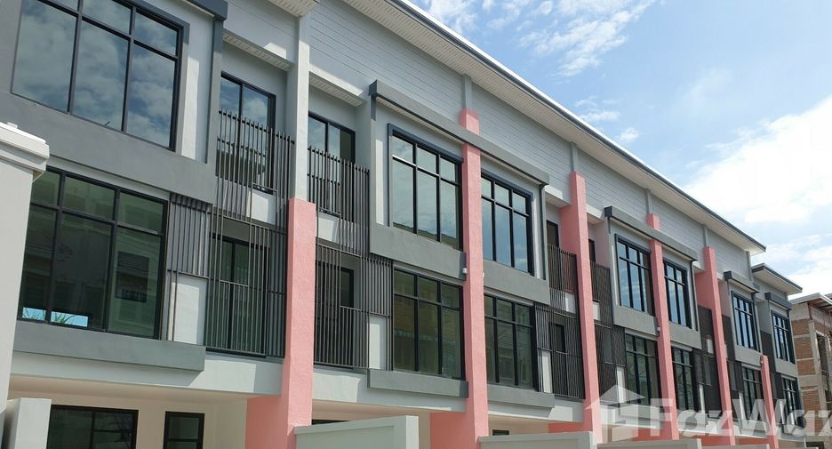À vendre 2 chambres maison de ville à Bang Sao Thong, Samut Prakan