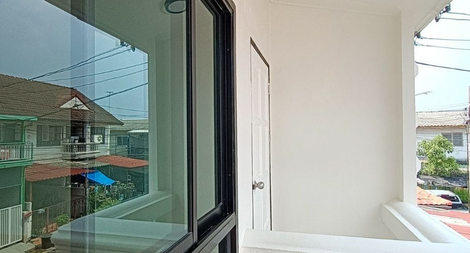 For sale 2 bedrooms townhouse in Khlong Sam Wa, Bangkok
