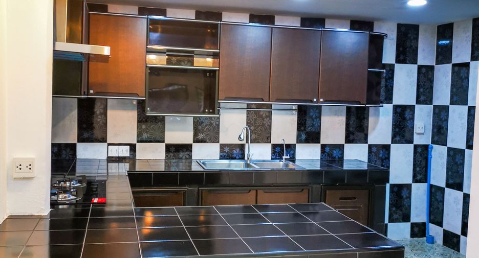 For sale 2 bedrooms townhouse in Khlong Sam Wa, Bangkok