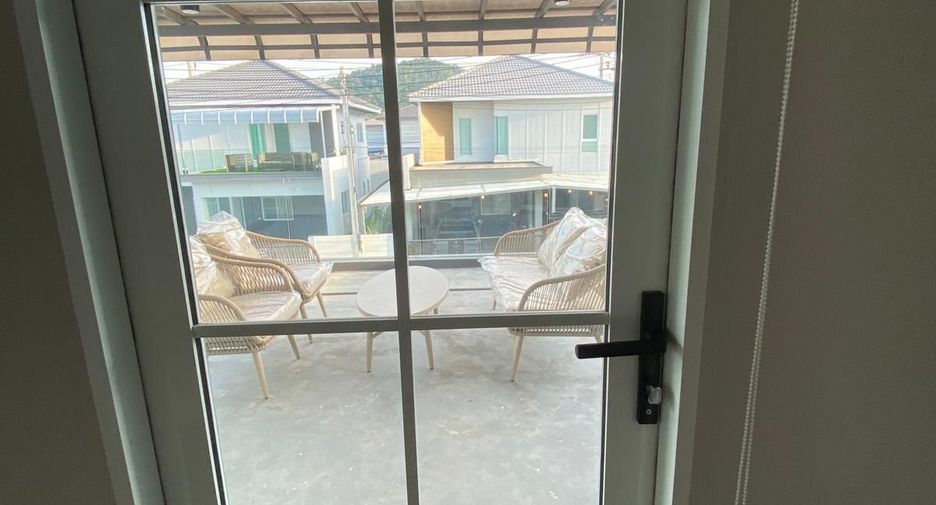 For rent 4 bedrooms house in Mueang Phuket, Phuket
