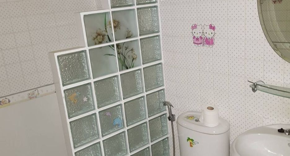 For sale 4 bedrooms townhouse in Bang Khun Thian, Bangkok