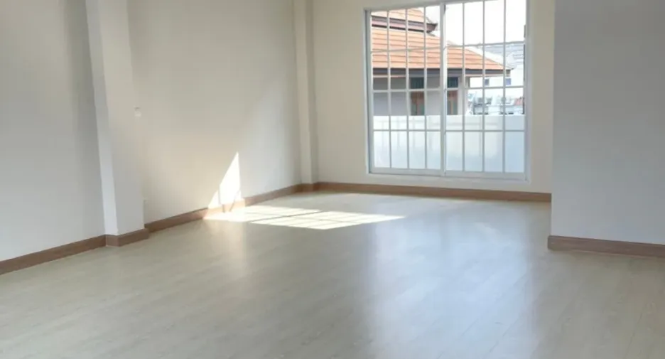 For sale 3 bedrooms townhouse in Bang Kapi, Bangkok