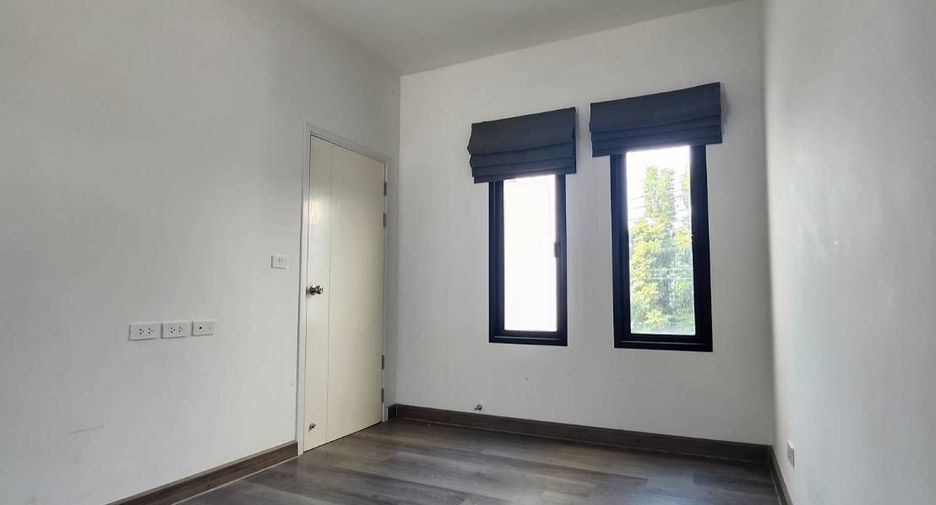 For sale 3 bedrooms townhouse in Phan Thong, Chonburi
