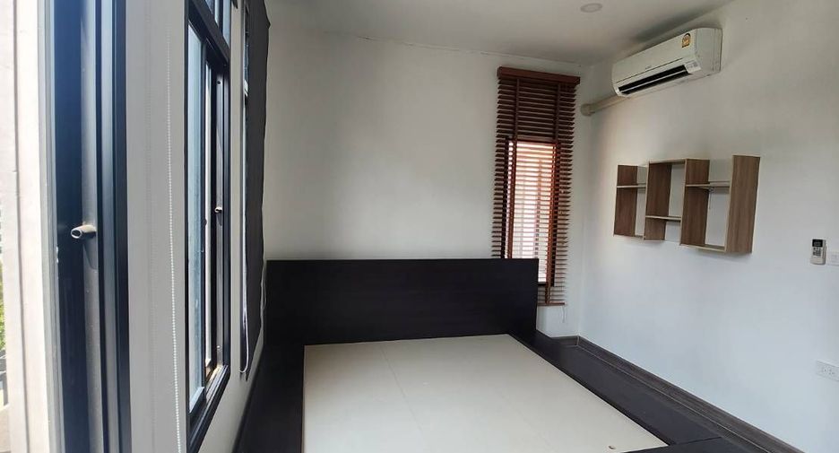 For sale 3 bedrooms townhouse in Phan Thong, Chonburi