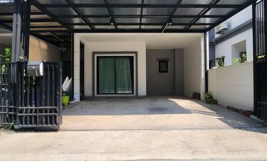 For sale 3 ベッドルーム townhouse in Phan Thong, Chonburi