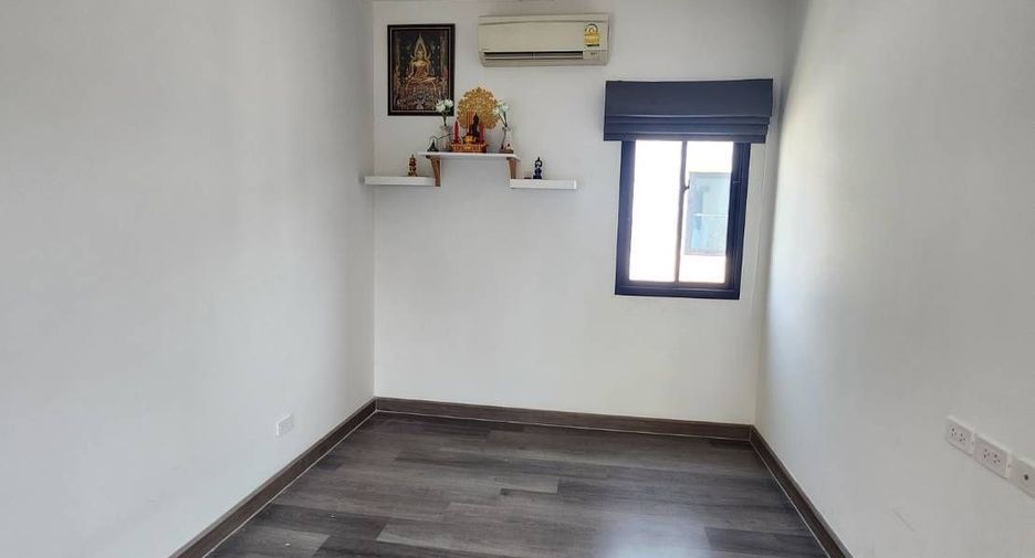 For sale 3 bedrooms townhouse in Phan Thong, Chonburi
