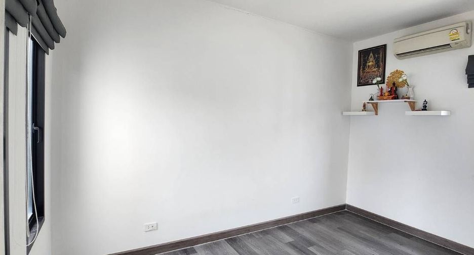 For sale 3 bedrooms townhouse in Phan Thong, Chonburi