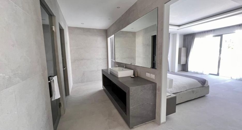 For rent 3 bedrooms villa in Mueang Phuket, Phuket