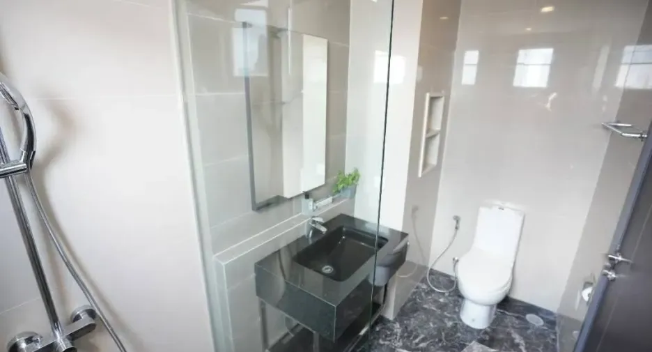 For sale and for rent 1 bed condo in Khlong Toei, Bangkok