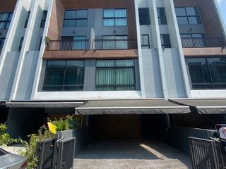 For sale 3 bedrooms townhouse in Suan Luang, Bangkok