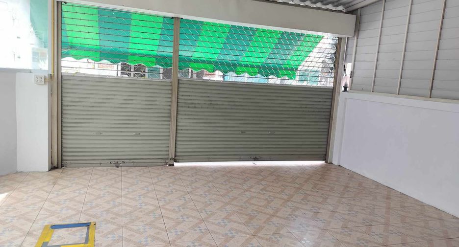 For sale 3 bedrooms townhouse in Phan Thong, Chonburi
