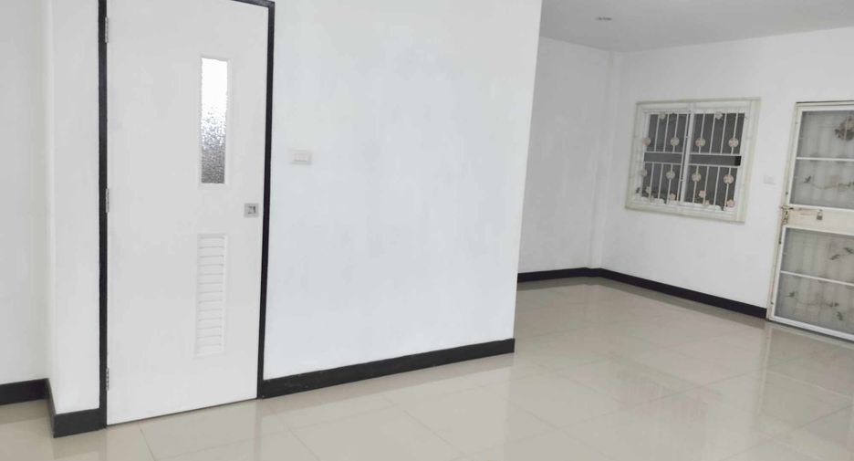 For sale 3 bedrooms townhouse in Phan Thong, Chonburi