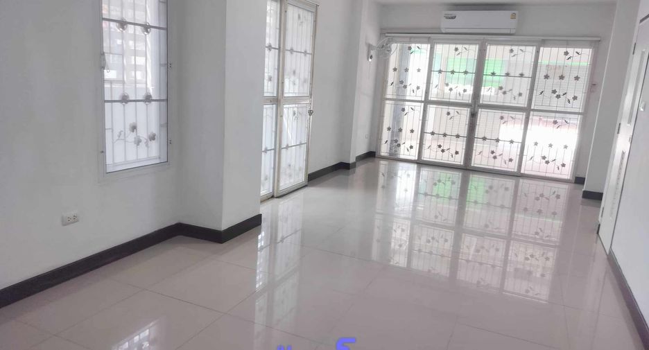For sale 3 bedrooms townhouse in Phan Thong, Chonburi