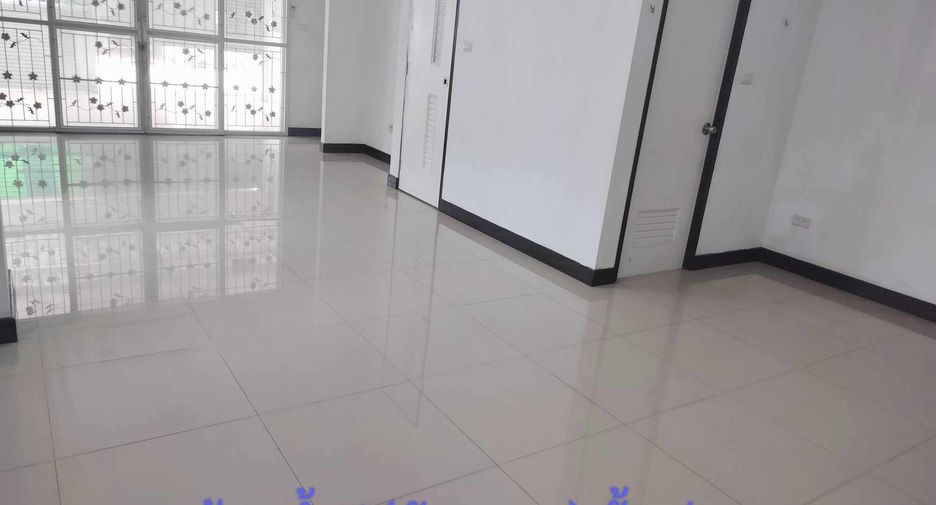 For sale 3 bedrooms townhouse in Phan Thong, Chonburi