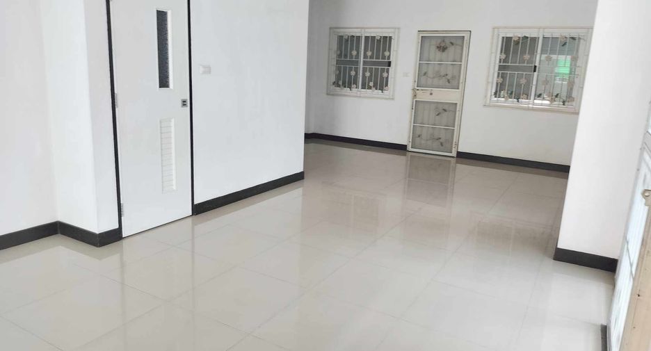 For sale 3 bedrooms townhouse in Phan Thong, Chonburi