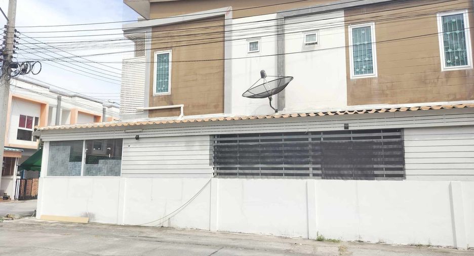 For sale 3 bedrooms townhouse in Phan Thong, Chonburi