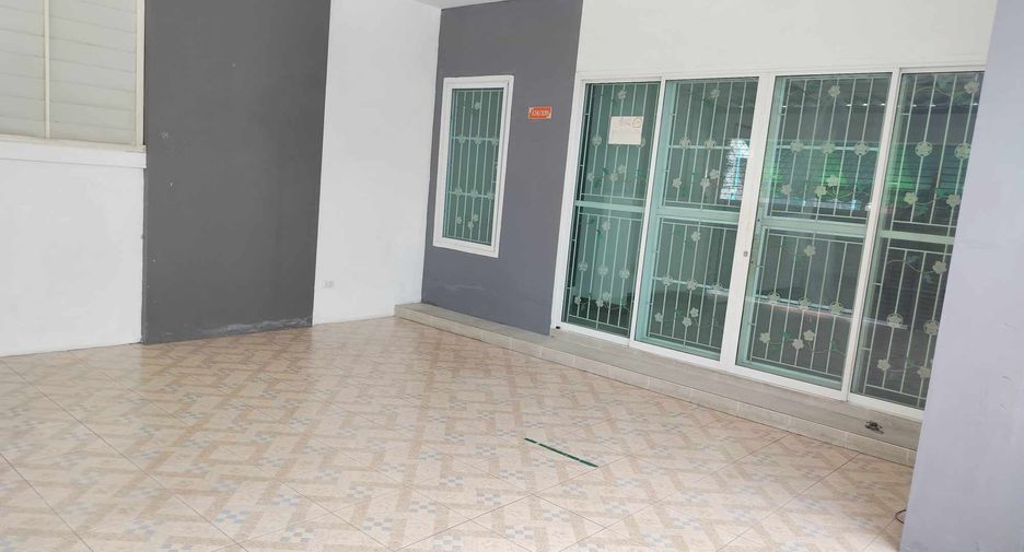 For sale 3 bedrooms townhouse in Phan Thong, Chonburi