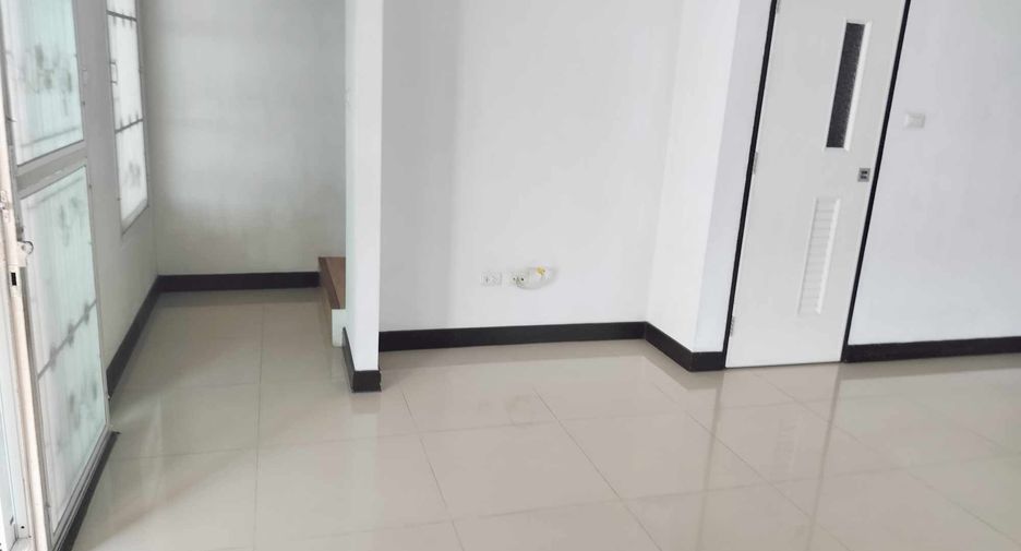 For sale 3 bedrooms townhouse in Phan Thong, Chonburi