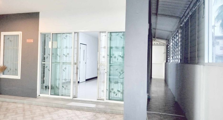 For sale 3 bedrooms townhouse in Phan Thong, Chonburi