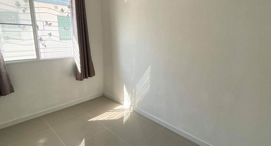 For sale 3 bedrooms townhouse in Khlong Luang, Pathum Thani