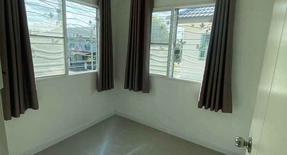 For sale 3 bedrooms townhouse in Khlong Luang, Pathum Thani