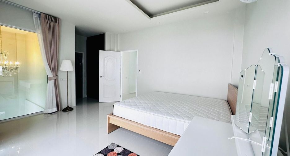 À louer 3 chambres maison à Mueang Phuket, Phuket